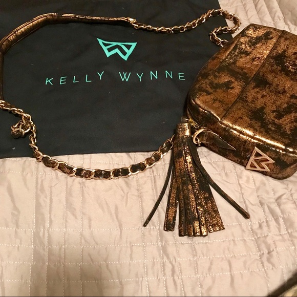 Kelly Wynne Handbags - NWT Kelly Wynne Mingle Mama